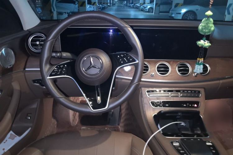 Used Mercedes-Benz E-Class 2023 Updated E 300 L Luxury Edition Steering Wheel
