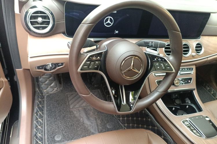 Used Mercedes-Benz E-Class 2023 Updated E 300 L Fashion Edition Steering Wheel