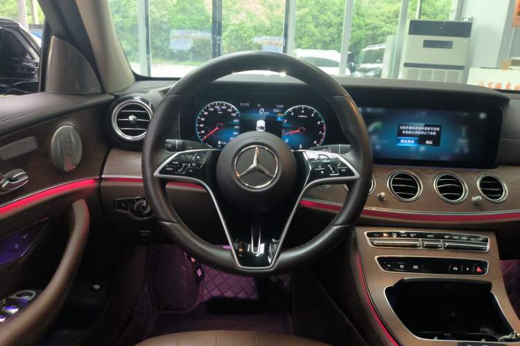 Used Mercedes-Benz E-Class 2023 Updated E 300 L Luxury Edition Steering Wheel