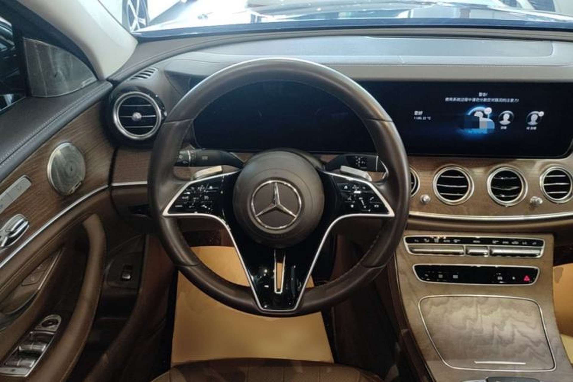 Used Mercedes-Benz E-Class 2023 Updated E 300 L Fashion Edition Steering Wheel