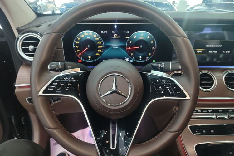 Used Mercedes-Benz E-Class 2023 Updated E 300 L Fashion Edition Steering Wheel