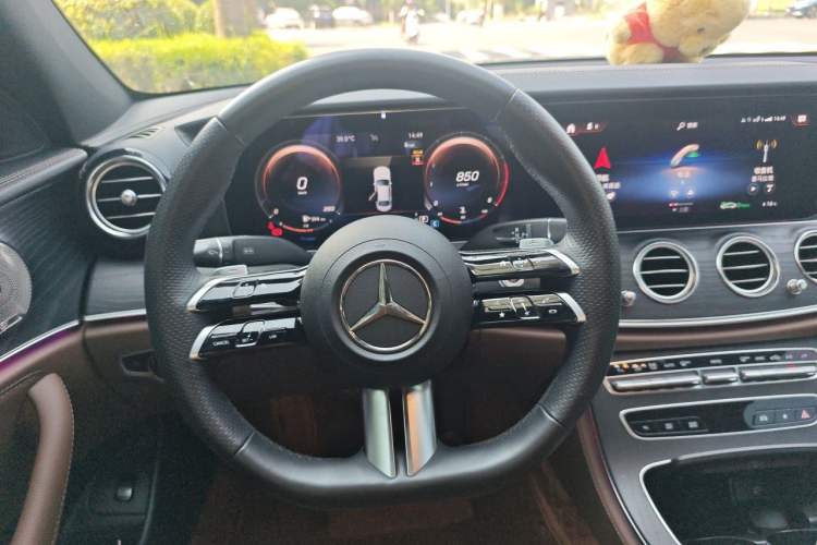 Used Mercedes-Benz E-Class 2023 E 300 L Sport Luxury Edition Steering Wheel