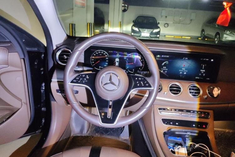 Used Mercedes-Benz E-Class 2023 Updated E 300 L Luxury Edition Steering Wheel
