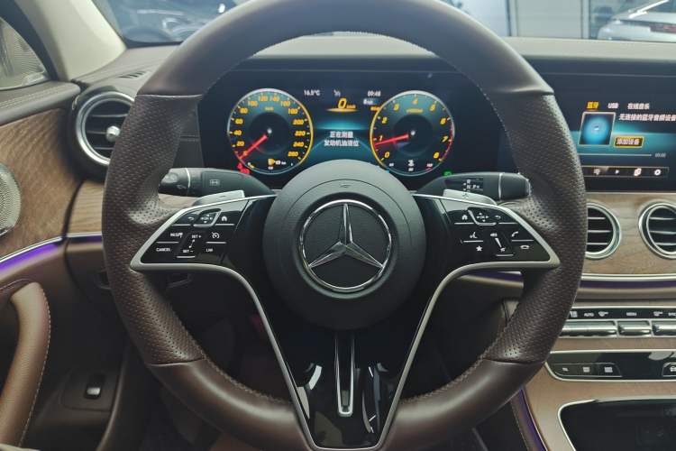 Used Mercedes-Benz E-Class 2023 Updated E 300 L Fashion Edition Steering Wheel