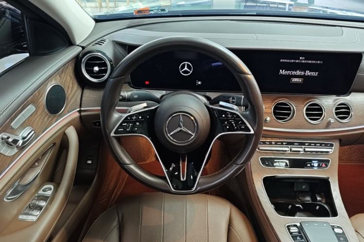 Used Mercedes-Benz E-Class 2023 Updated E 300 L Fashion Edition Steering Wheel