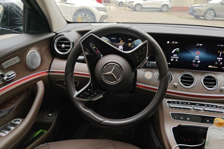 Used Mercedes-Benz E-Class 2023 Updated E 300 L Luxury Edition Steering Wheel