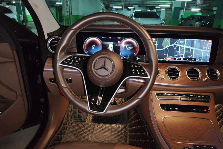 Used Mercedes-Benz E-Class 2023 Updated E 300 L Fashion Edition Steering Wheel
