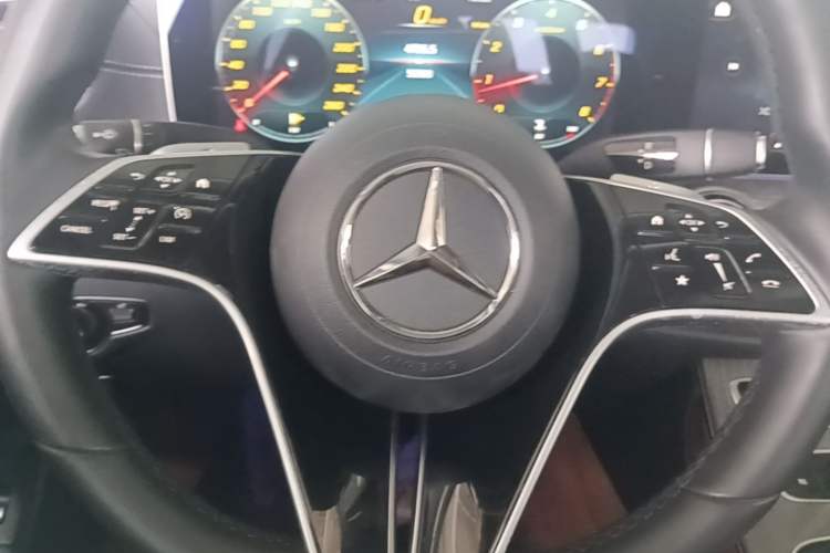 Used Mercedes-Benz E-Class 2023 Updated E 300 L Fashion Edition Steering Wheel