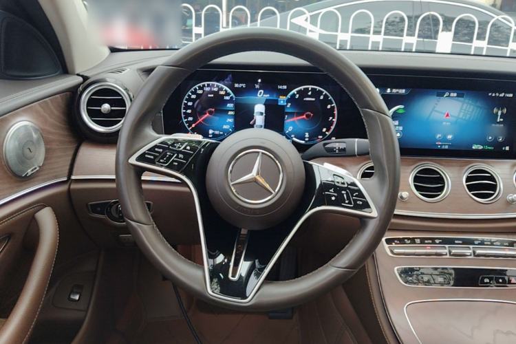 Used Mercedes-Benz E-Class 2023 Updated E 300 L Fashion Edition Steering Wheel