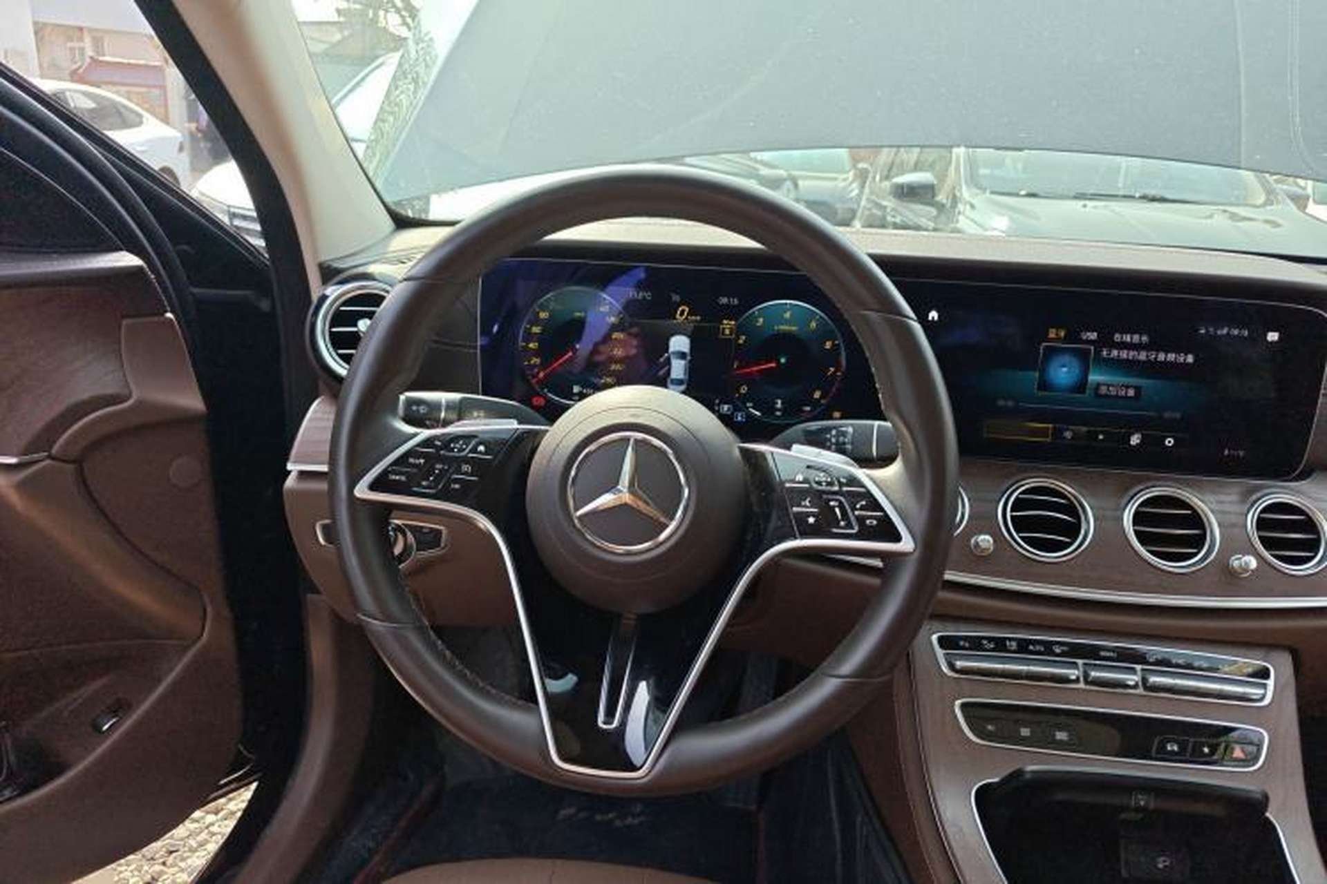 Used Mercedes-Benz E-Class 2023 Updated E 300 L Fashion Edition Steering Wheel
