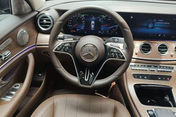 Used Mercedes-Benz E-Class 2023 Updated E 300 L Fashion Edition Steering Wheel