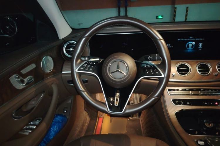 Used Mercedes-Benz E-Class 2023 Updated E 300 L Luxury Edition Steering Wheel