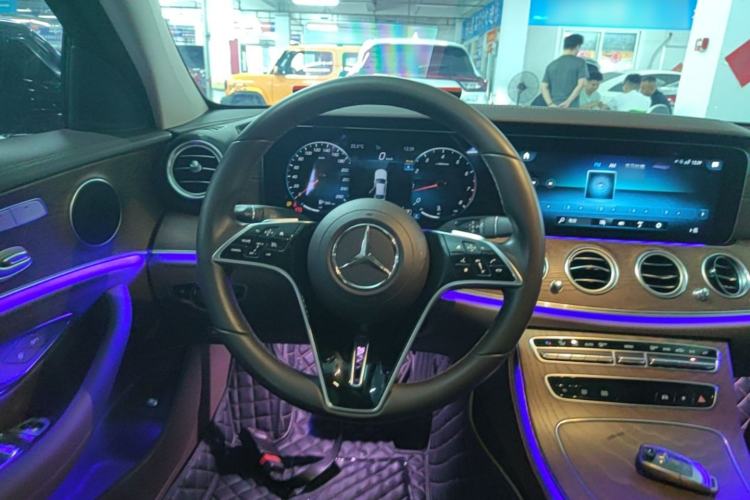Used Mercedes-Benz E-Class 2023 Updated E 300 L Fashion Edition Steering Wheel