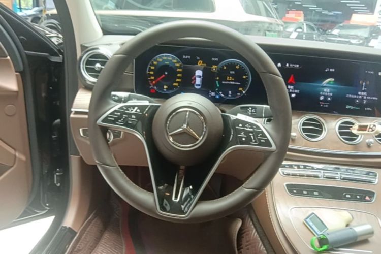 Used Mercedes-Benz E-Class 2023 Updated E 300 L Fashion Edition Steering Wheel