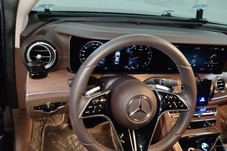 Used Mercedes-Benz E-Class 2023 Updated E 300 L Fashion Edition Steering Wheel