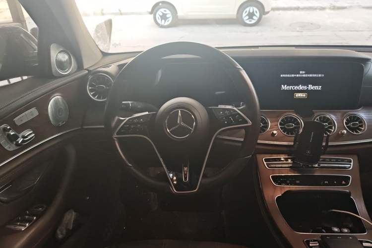 Used Mercedes-Benz E-Class 2023 Updated E 300 L Luxury Edition Steering Wheel