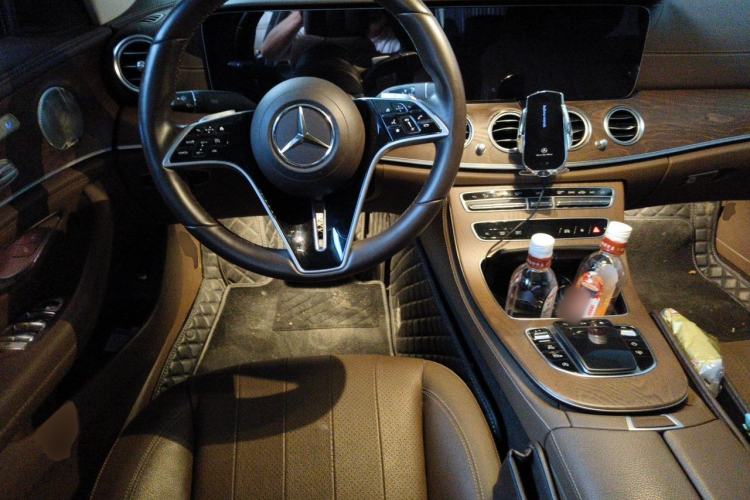 Used Mercedes-Benz E-Class 2023 Updated E 300 L Luxury Edition Steering Wheel