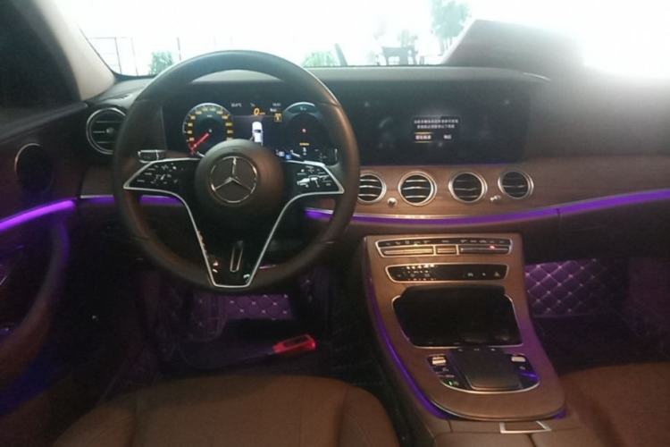 Used Mercedes-Benz E-Class 2023 Updated E 300 L Fashion Edition Steering Wheel
