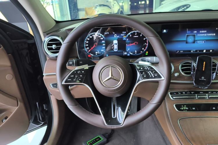 Used Mercedes-Benz E-Class 2023 Updated E 300 L Fashion Edition Steering Wheel