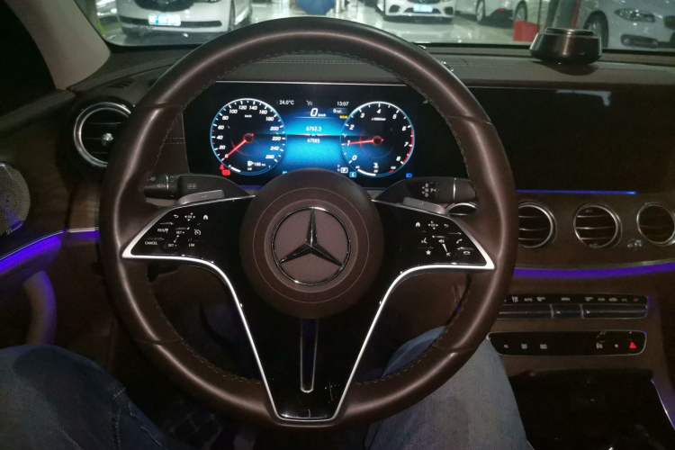 Used Mercedes-Benz E-Class 2023 Updated E 300 L Luxury Edition Steering Wheel