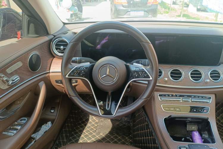 Used Mercedes-Benz E-Class 2023 Updated E 300 L Fashion Edition Steering Wheel