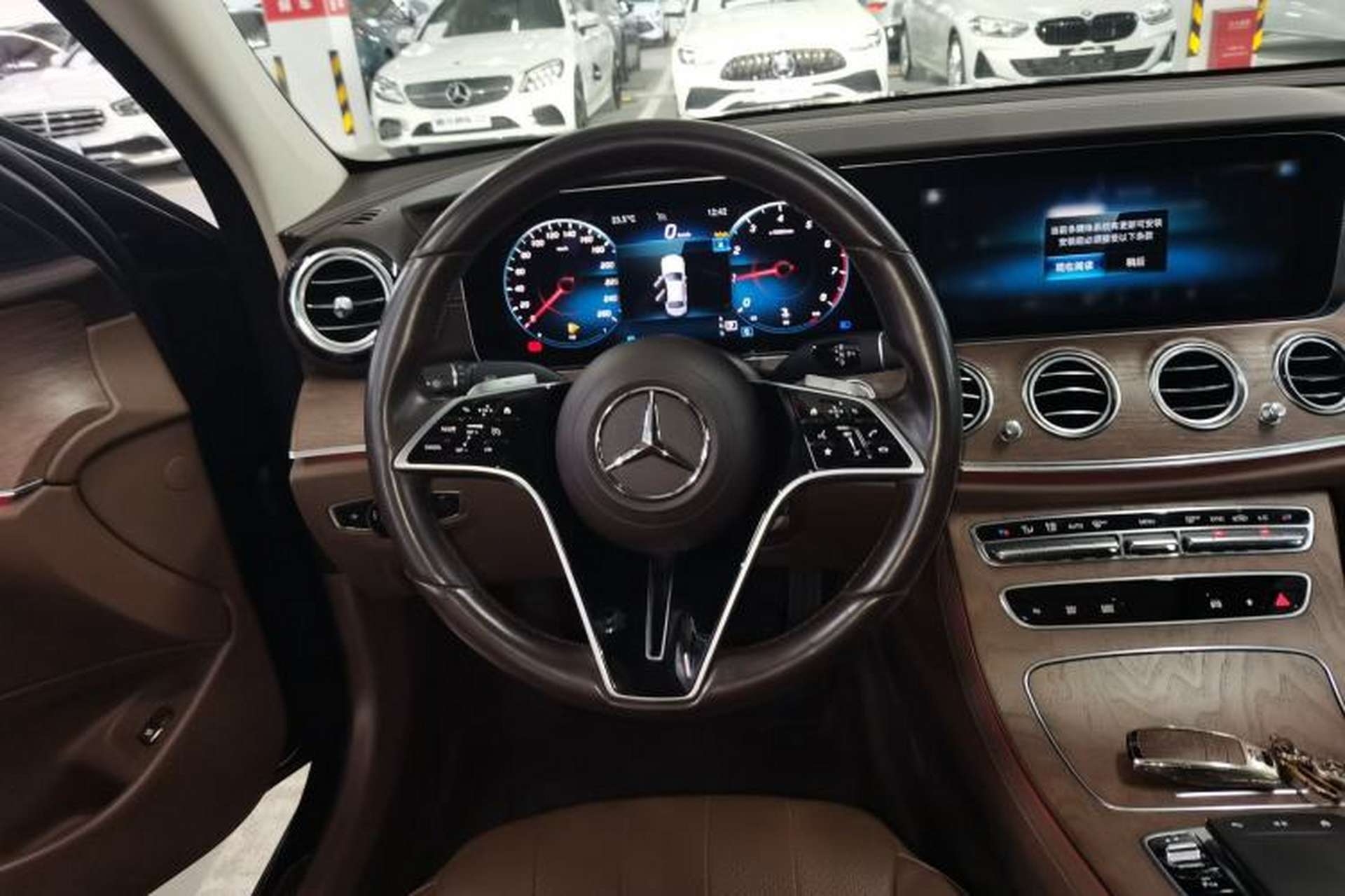 Used Mercedes-Benz E-Class 2023 Updated E 300 L Luxury Edition Steering Wheel