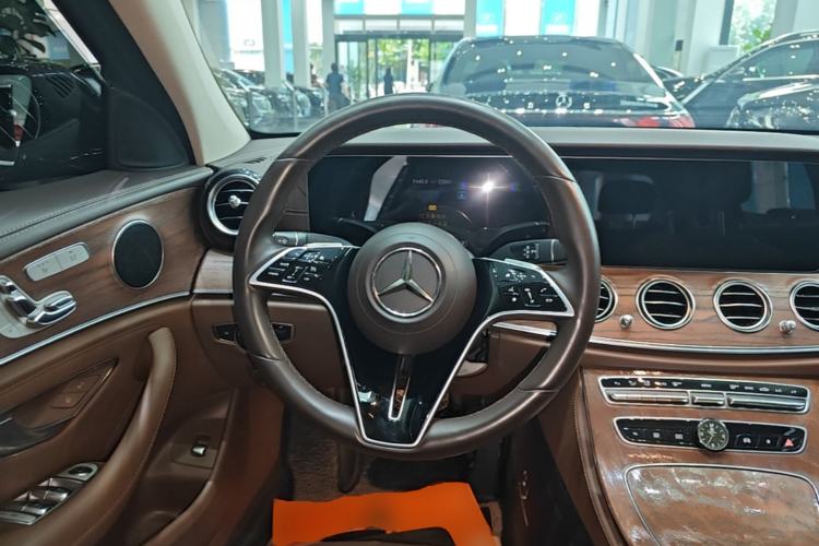 Used Mercedes-Benz E-Class 2023 Updated E 300 L Fashion Edition Steering Wheel