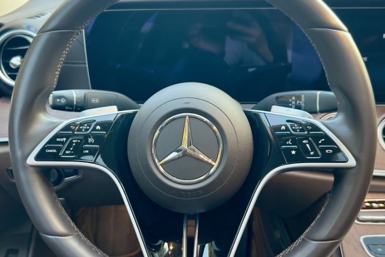 Used Mercedes-Benz E-Class 2023 Updated E 300 L Fashion Edition Steering Wheel
