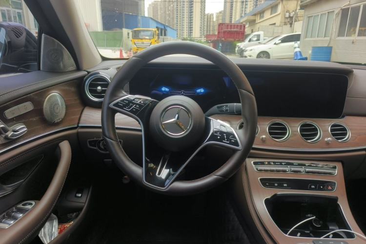Used Mercedes-Benz E-Class 2023 Updated E 300 L Fashion Edition Steering Wheel