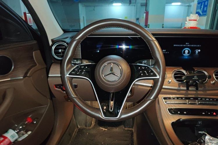 Used Mercedes-Benz E-Class 2023 Updated E 300 L Fashion Edition Steering Wheel
