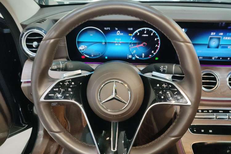 Used Mercedes-Benz E-Class 2023 Updated E 300 L Fashion Edition Steering Wheel