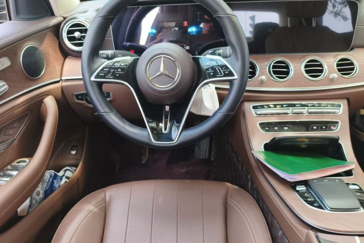 Used Mercedes-Benz E-Class 2023 Updated E 300 L Fashion Edition Steering Wheel