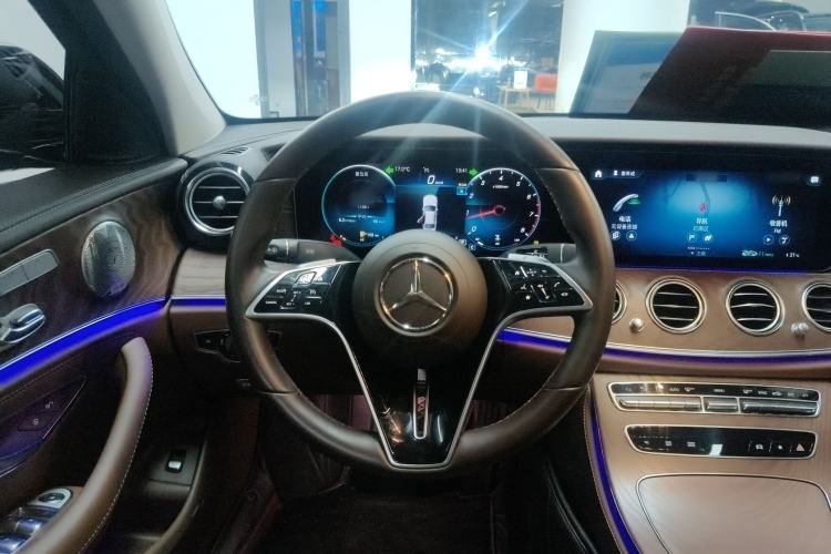 Used Mercedes-Benz E-Class 2023 Updated E 300 L Luxury Edition Steering Wheel