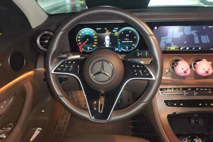 Used Mercedes-Benz E-Class 2023 Updated E 300 L Fashion Edition Steering Wheel