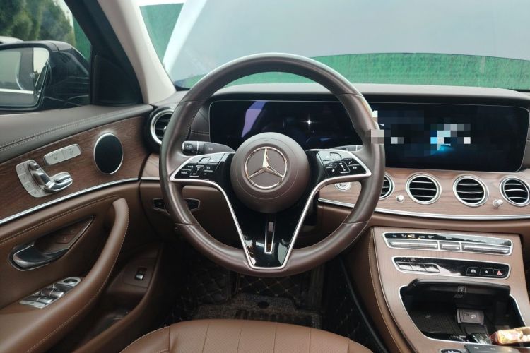Used Mercedes-Benz E-Class 2023 Updated E 300 L Fashion Edition Steering Wheel