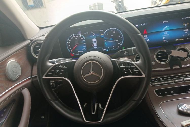 Used Mercedes-Benz E-Class 2023 Updated E 300 L Luxury Edition Steering Wheel