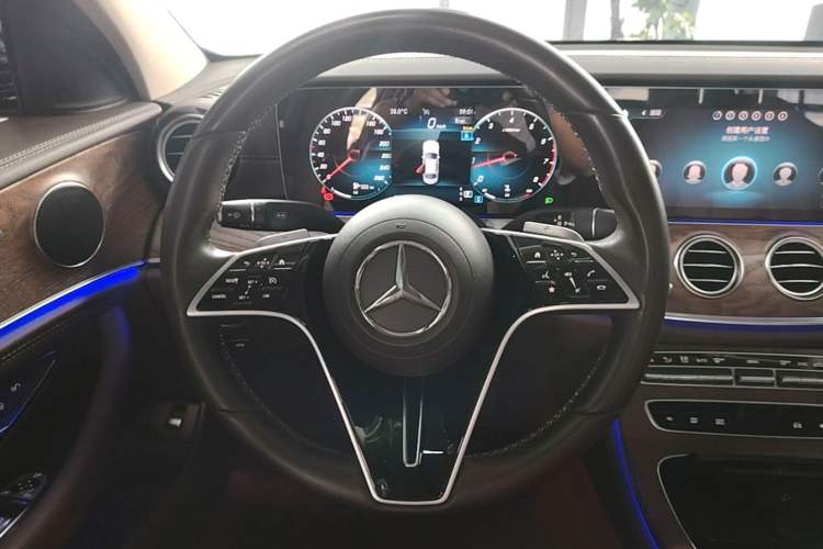 Used Mercedes-Benz E-Class 2023 Updated E 300 L Fashion Edition Steering Wheel