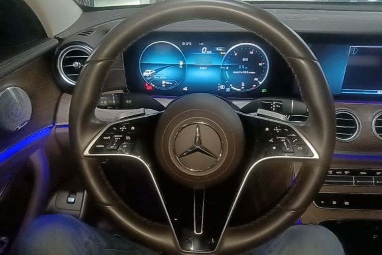 Used Mercedes-Benz E-Class 2023 Updated E 300 L Luxury Edition Steering Wheel