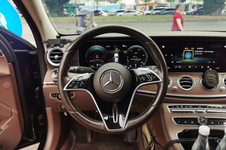 Used Mercedes-Benz E-Class 2023 Updated E 300 L Fashion Edition Steering Wheel