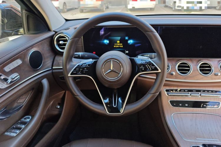 Used Mercedes-Benz E-Class 2023 Updated E 300 L Fashion Edition Steering Wheel