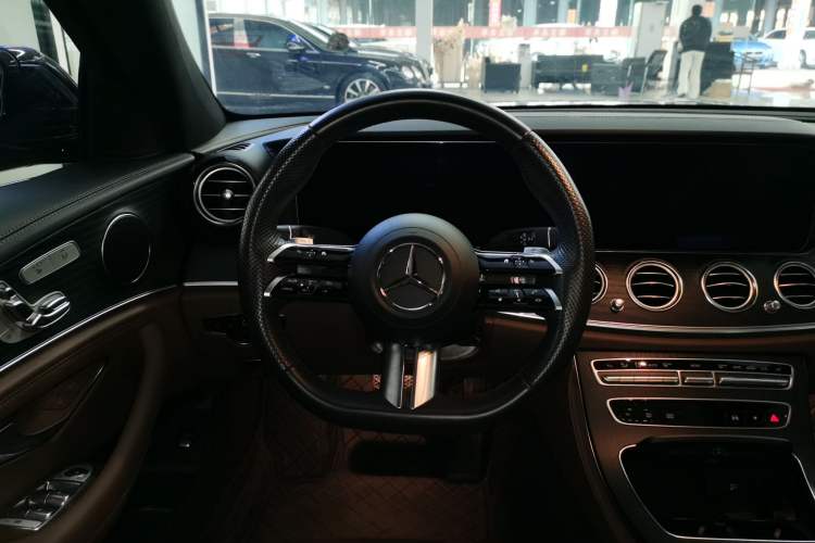 Used Mercedes-Benz E-Class 2023 Restyled E 300 L Sporty and Stylish Edition Steering Wheel