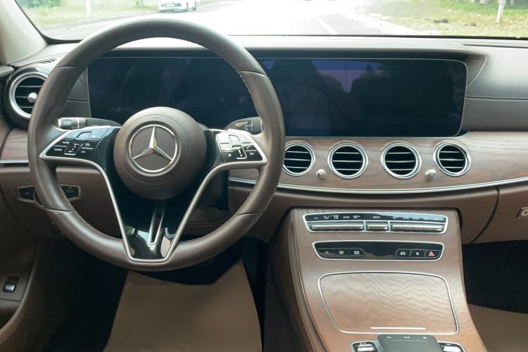 Used Mercedes-Benz E-Class 2023 Updated E 300 L Fashion Edition Steering Wheel