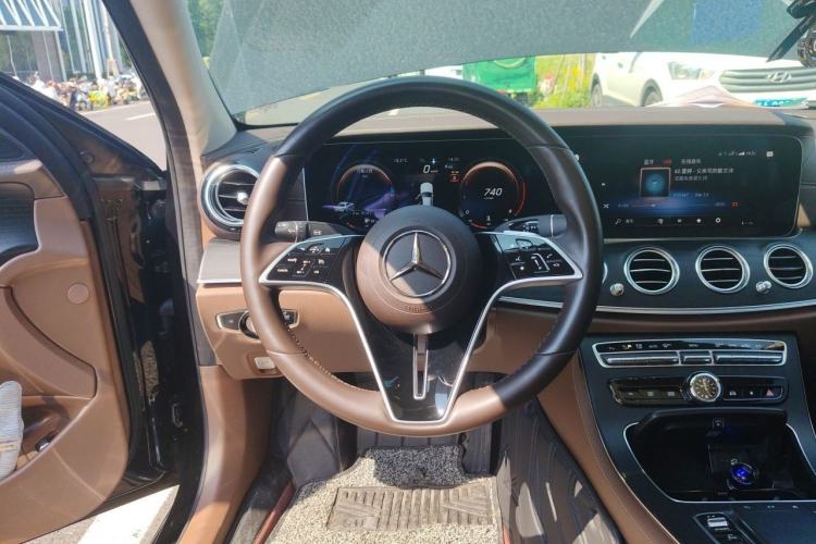 Used Mercedes-Benz E-Class 2023 Updated E 300 L Fashion Edition Steering Wheel