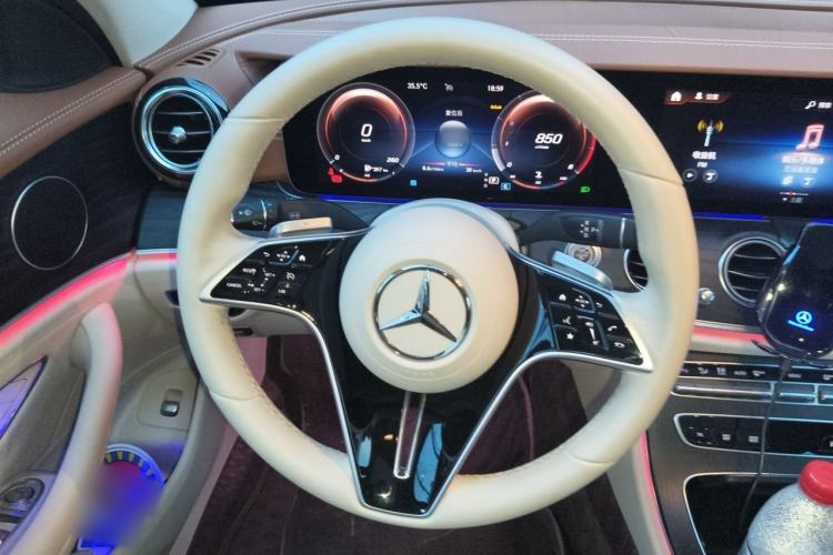 Used Mercedes-Benz E-Class 2023 Updated E 300 L Fashion Edition Steering Wheel