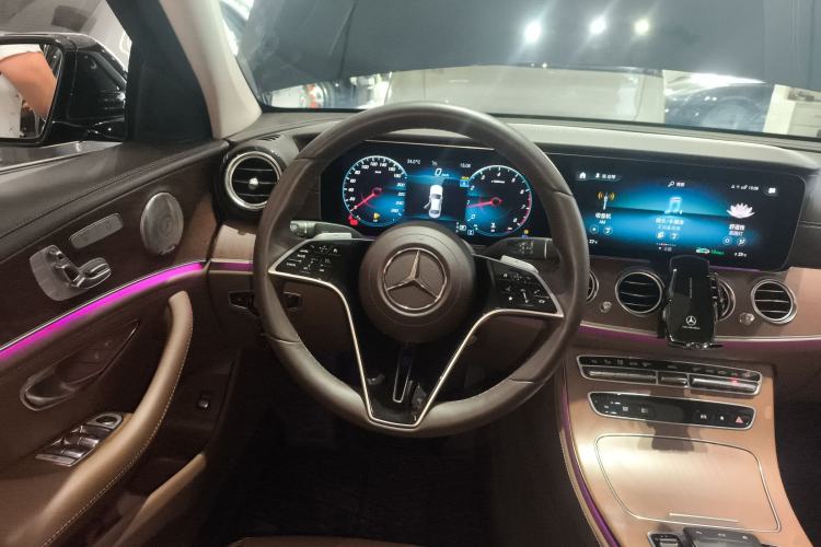 Used Mercedes-Benz E-Class 2023 Updated E 300 L Luxury Edition Steering Wheel