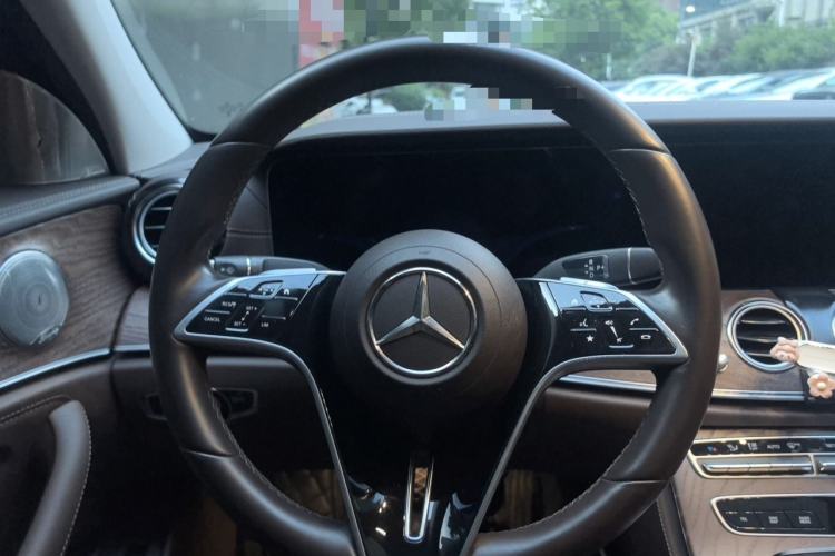 Used Mercedes-Benz E-Class 2023 Updated E 300 L Fashion Edition Steering Wheel