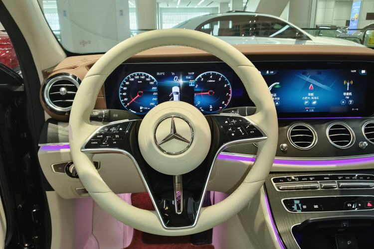 Used Mercedes-Benz E-Class 2023 Updated E 300 L Fashion Edition Steering Wheel