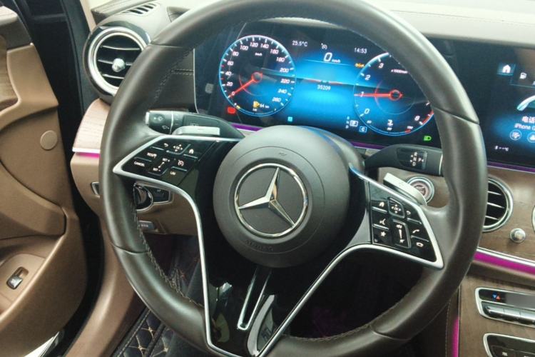 Used Mercedes-Benz E-Class 2023 Updated E 300 L Fashion Edition Steering Wheel