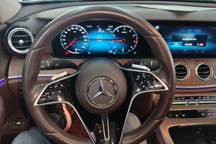 Used Mercedes-Benz E-Class 2023 Updated E 300 L Fashion Edition Steering Wheel