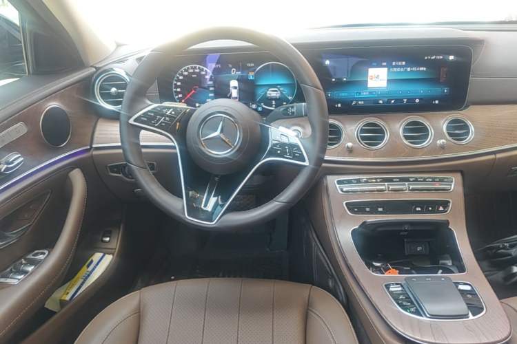 Used Mercedes-Benz E-Class 2023 Updated E 300 L Fashion Edition Steering Wheel